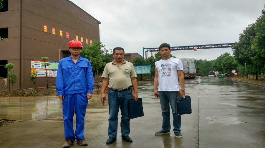 嘉魚縣安監局副局長鄭緒斌對欣朗科技進行安全隱患排查